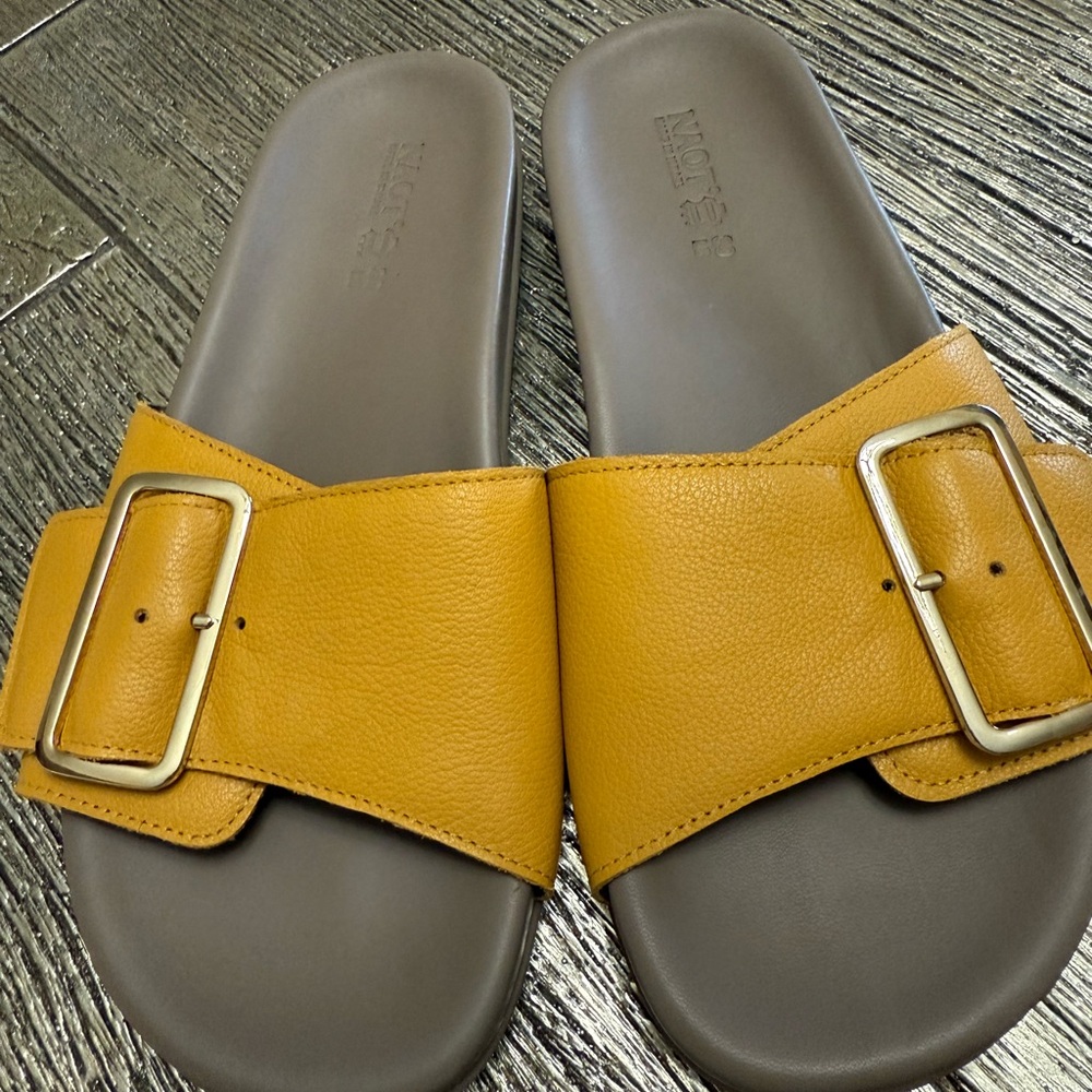 Naot Marigold Leather Slide size EU 39